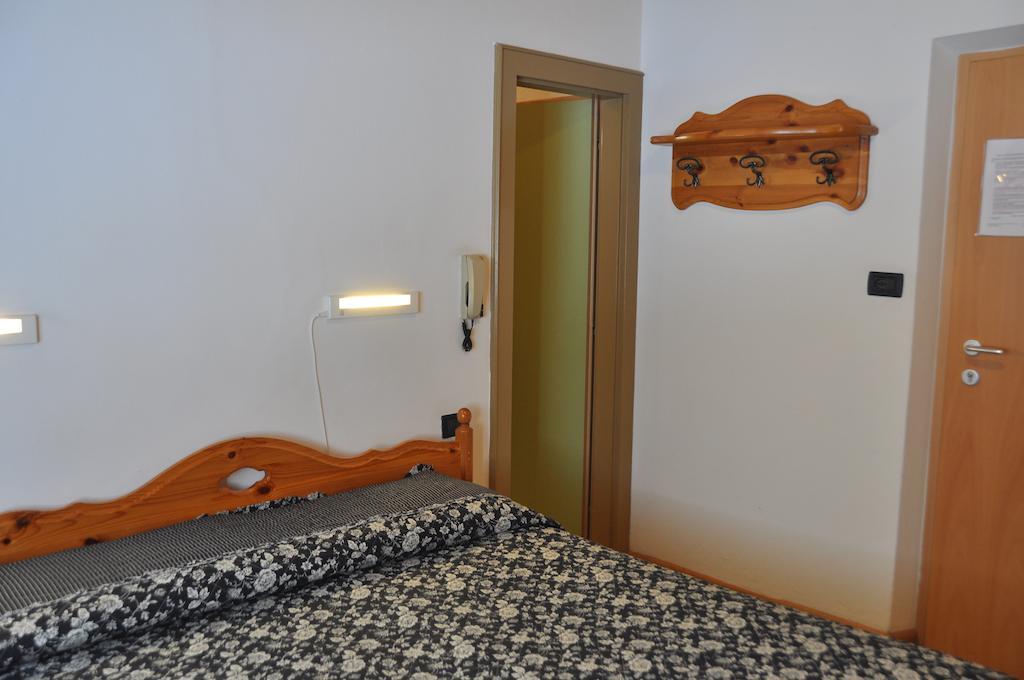Casa Alpina Dobbiaco Hotel Cameră foto
